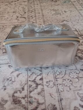 New IPSY Silver Metallic Top-Handle Cosmetic Make Up Bag Purple Lining